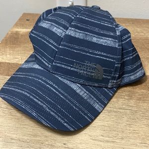 The North Face hat 🧢